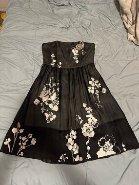White House Black Market Black and White Floral Strapless Dress Size 6 (M)